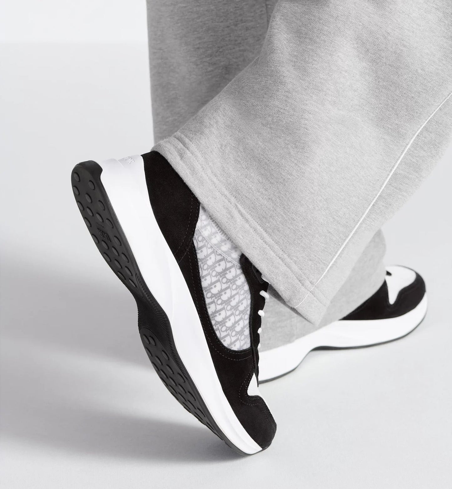 Sneaker B25