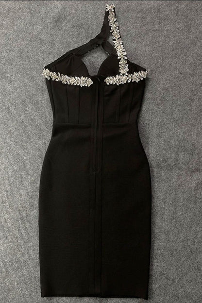RIHANNA KLEID MIT DIAMANT-AUSSCHNITT