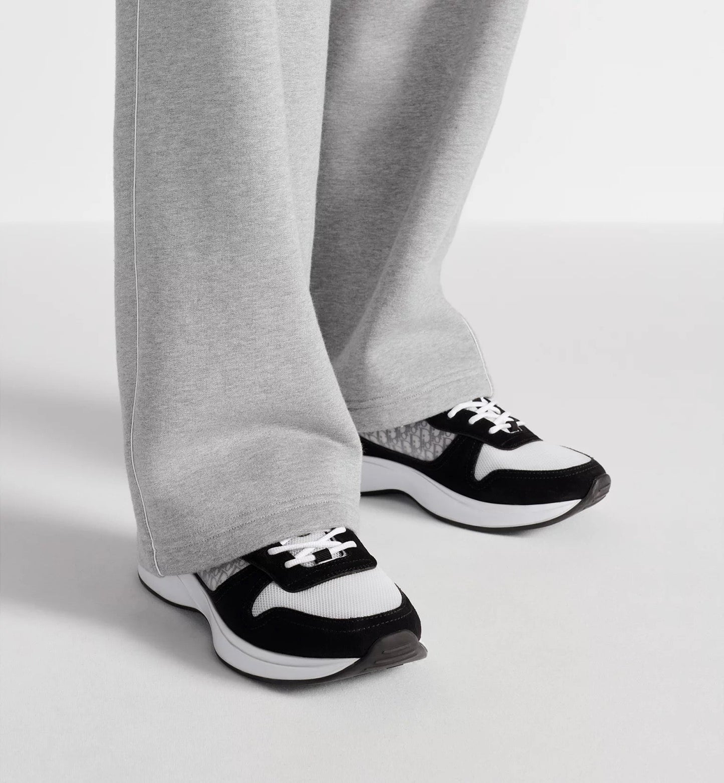 Sneaker B25