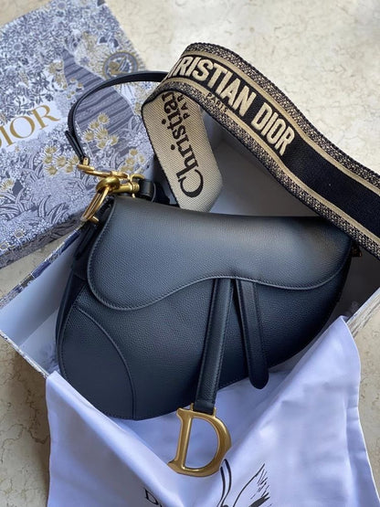 Sac Divina Sattel en Cuir de Veau Grainé avec Sangle Ajustable