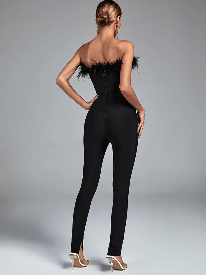 Jumpsuit Feder avec Design Bandage et Accents en Plumes