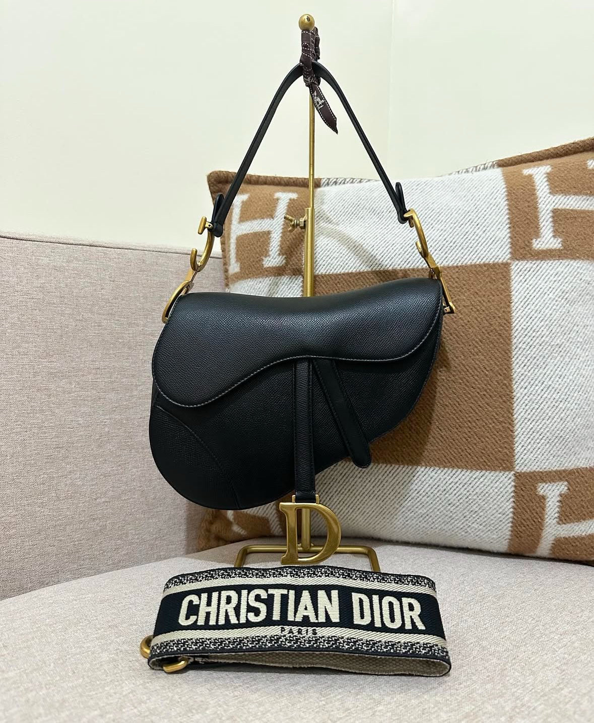 Sac Divina Sattel en Cuir de Veau Grainé avec Sangle Ajustable