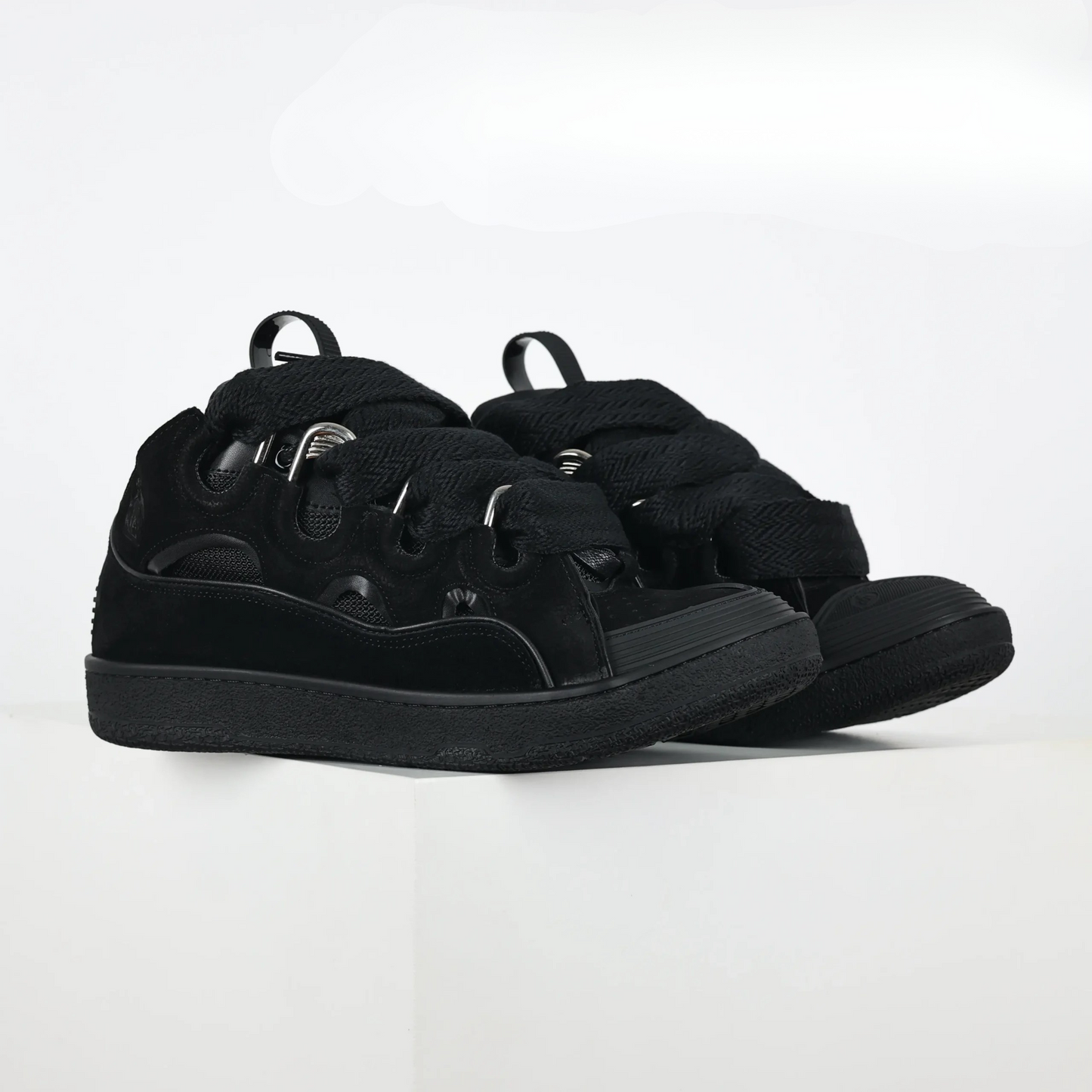 Sneaker Curb