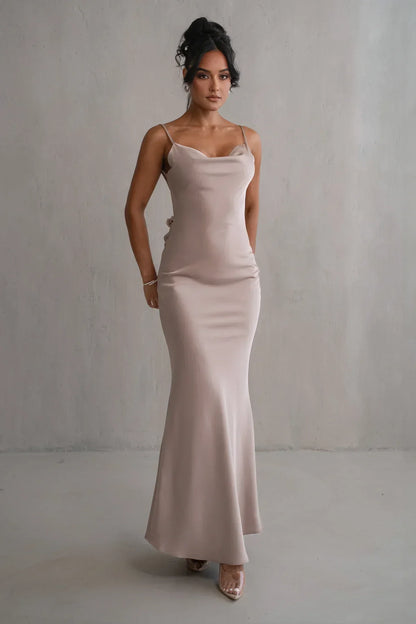 Robe en Satin Bronzé avec Détails Floraux