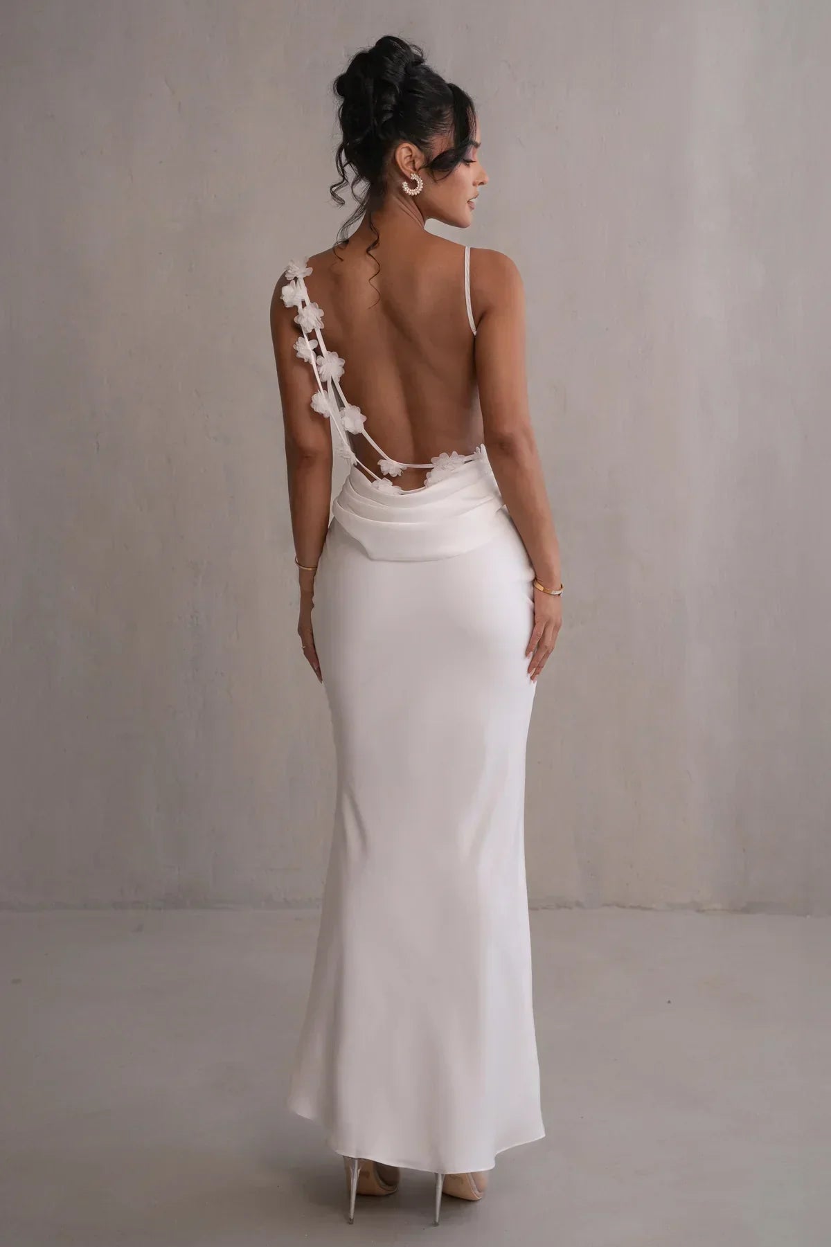 Robe en Satin Bronzé avec Détails Floraux