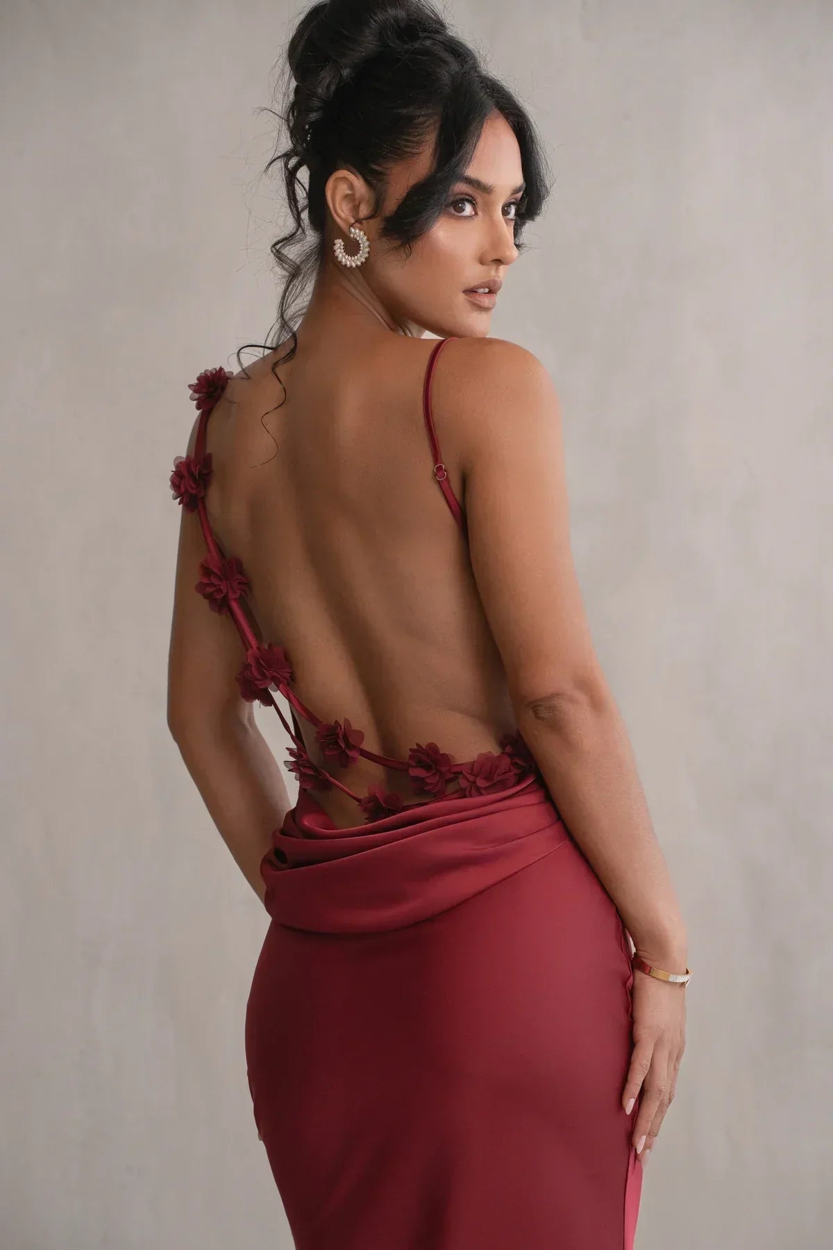 Robe en Satin Bronzé avec Détails Floraux