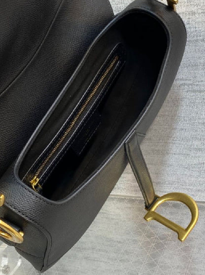Sac Divina Sattel en Cuir de Veau Grainé avec Sangle Ajustable