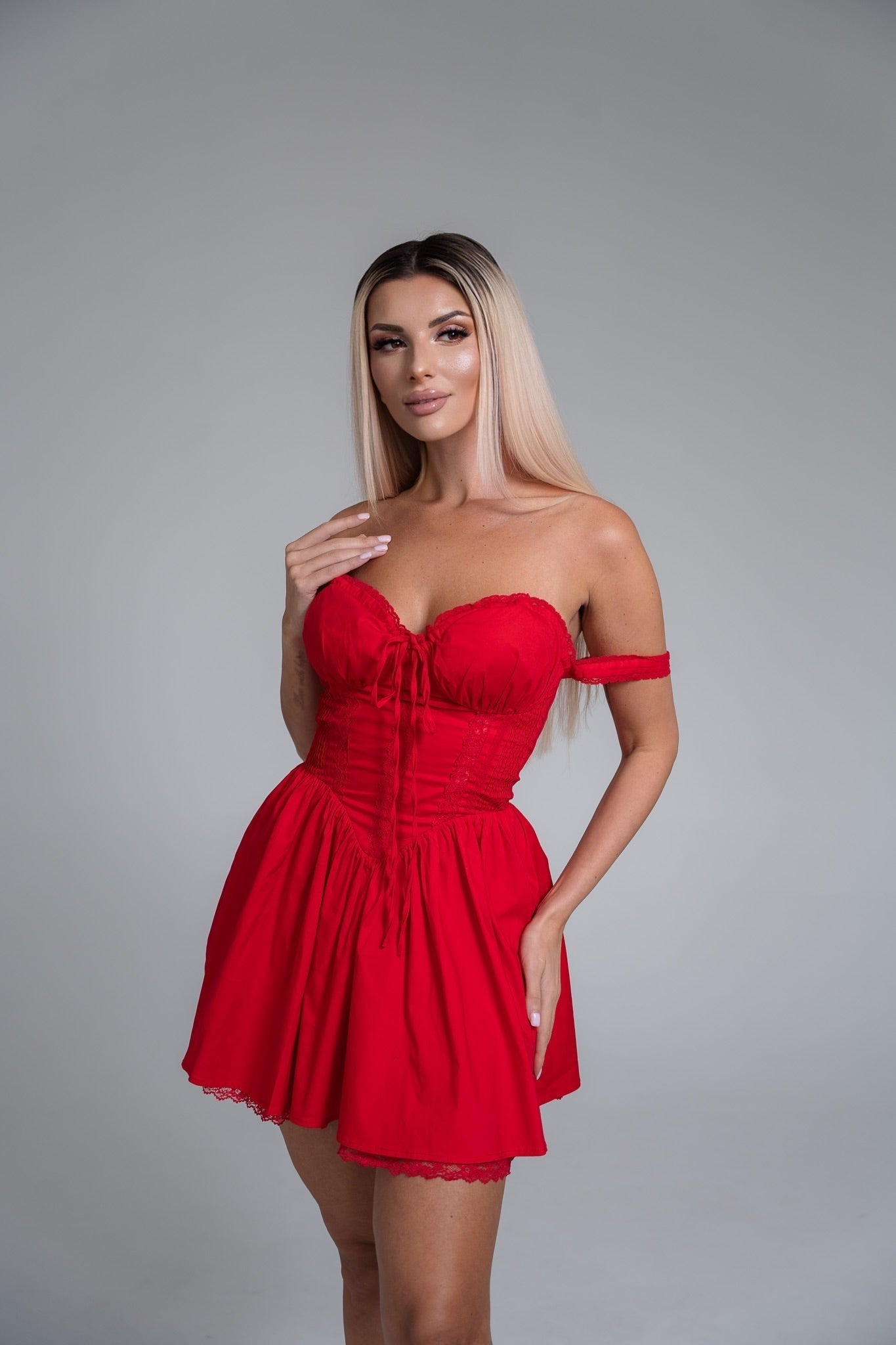 Korsett-Spitzenkleid Aylin pour un Look Élégant