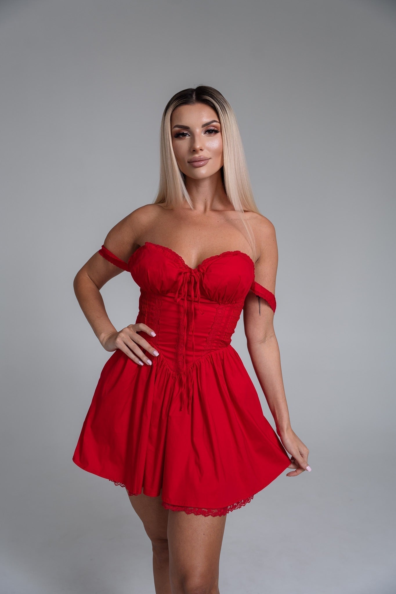 Korsett-Spitzenkleid Aylin pour un Look Élégant