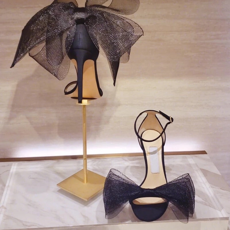 Lana Sandales en Mesh Asymétrique avec Boucles